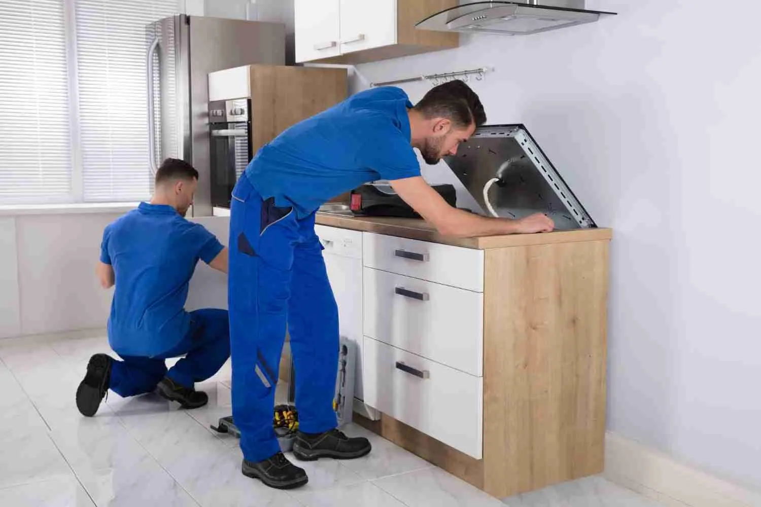 Vakmensen van Fayida aan het werk